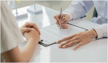 Un copil de 2 ani a murit după ce medicul ar fi șters o virgulă din reţetă și i-a administrat o doză fatală