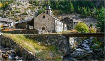 Satul care ascunde mistere nerezolvate și legende cu spirite, invadat de turişti. Atracţia principală, macabră