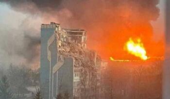 Bloc din Ternopil distrus în atacul Rusiei asupra Ucrainei. Reţeaua electrică a Ucrainei, paralizată