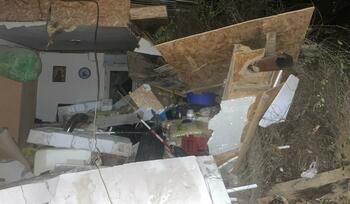 Șase persoane, între care un bebeluș, evacuate după prăbușirea unui mal de pământ în Tulcea