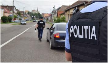 O biserică şi mai multe firme, prădate de un grup de tineri din Hunedoara. Au furat scule şi burlane de cupru