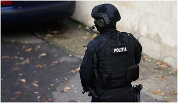 S-au dat drept instalatori, au legat doi bătrâni din Braşov și au fugit cu bani și bijuterii. Hoţii, reţinuţi