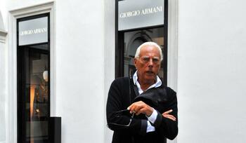 Giorgio Armani va fi înmormântat luni, în cadrul unei ceremonii private. Zi de doliu la Milano