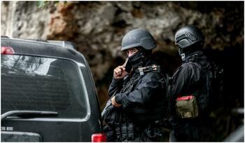 Atac armat în Creta, pe fondul unei posibile vendete între familii: doi oameni ucişi şi alţi 10, răniţi