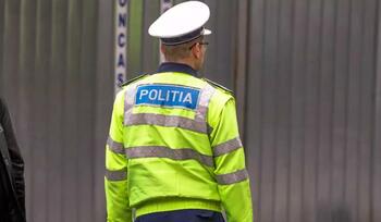 Bărbat din Alba reţinut de poliţişti după ce şi-a bătut soţia şi pe bunica acesteia în vârstă de 87 de ani