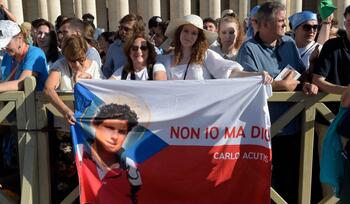 Un adolescent de 15 ani mort de leucemie în 2006, primul sfânt catolic din generaţia 