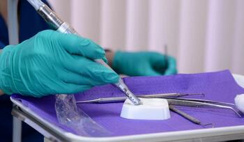 Clinica în care a murit Sara răspunde ministrului Sănătăţii: A funcţionat în baza autorizaţiilor necesare