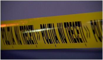 Fată de 17 ani, descoperită moartă de iubit într-un apartament din Galaţi. Lângă ea, un alt bărbat zăcea rănit