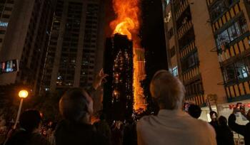 Bilanțul incendiului uriaș izbucnit la complexul Wang Fuk Court din Hong Kong a urcat la 94 de morți