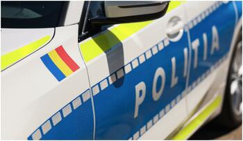 Femeie găsită plină de răni în grădină, în Caraş-Severin. A murit la spital; fiul ei ar fi principalul suspect