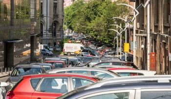 Un candidat la Primăria Capitalei propune ca parcarea în București să coste