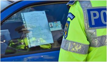 Patru poliţişti din Dolj, acuzaţi că luau mită la înmatriculări. Sumele primite ar fi depăşit tarifele legale