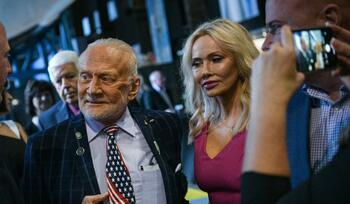 Soţia astronautului Buzz Aldrin, românca Anca Faur, a murit la 66 de ani. Cei doi erau căsătoriți de 2 ani