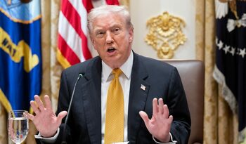 Ce răspuns i-a dat Donald Trump milionarului care l-a întrebat ce se întâmplă în cazul unui atac nuclear: „Pe mine (…)