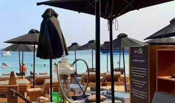 Nota de plată uriașă plătită de o turistă într-un restaurant din Mykonos! Și condimentele sunt taxate separat!