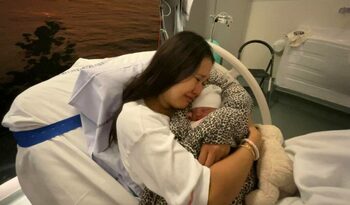 Șocant în Danemarca: Nou-născut, luat la o oră după naștere, de la mamă, pe motiv că aceasta are traume