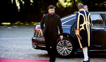 Operațiune de seducere a lui Trump la summitul NATO: Zelensky renunță la ținuta militară și apare în vestă de costum