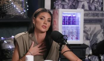 FOTO. Ramona Olaru e singură de patru ani. ”M-am dus la o doamnă și mi-a zis că am CUNUNIILE legate dintr-o altă viață”