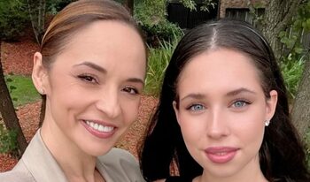 Violeta Bănică s-a întors în România, la câteva luni după ce s-a mutat în SUA. Andreea Marin, copleșită de emoție: (…)