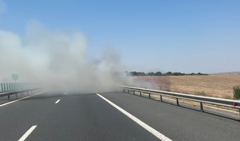 Autostrada Soarelui, blocată la km 169 din cauza unui incendiu de vegetaţie care reduce vizibilitatea. Trafic deviat