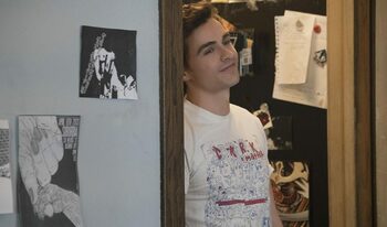 Ți se pare că partenerul tău de cuplu te copiază în multe aspecte? Ce ascunde asta