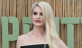 Kelly Osbourne s-a logodit! Sid Wilson a cerut-o în căsătorie în timpul ultimului concert Black Sabbath al tatălui (…)