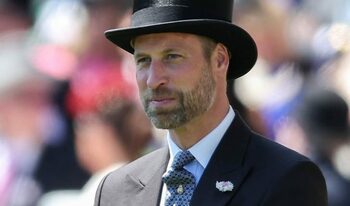 Prințul William, surprins în compania unei cunoscute actrițe în timpul unei vizite oficiale. Despre cine este vorba
