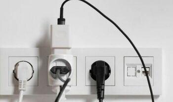 Ce este energia ”fantomă”? Consumul ascuns de energie electrică din propriile case