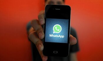 WhatsApp vrea să demonteze rapid știrile false din chaturi cu o funcție de inteligență artificială de la Meta