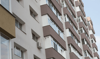 Blocuri și case demolate în București pentru extinderea metroului. Oamenii amenință