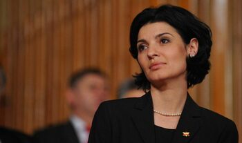 Lavinia Șandru (PUSL): „Ministrul Culturii propune liniștea prin interdicție. Exact ca-n vremurile întunecate”