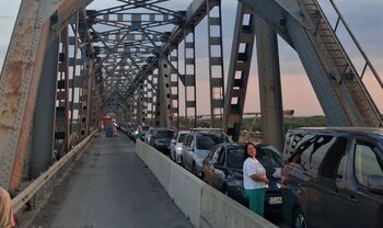 Circulația pe Podul Giurgiu-Ruse, blocată total pe ambele sensuri, din cauza unui TIR care s-a defectat. Rute (…)