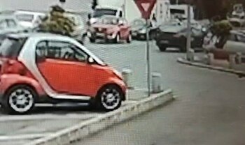 Momentul cumplit în care o mamă și copilul ei sunt spulberați de șoferul unui BMW