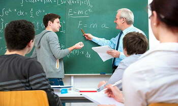 Cât câștigă un profesor la o școală privată! Se caută profesioniști pentru învățământul privat