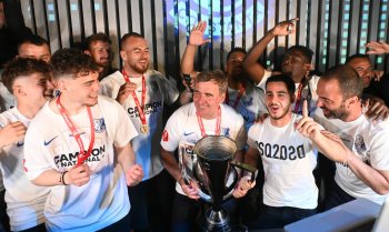 Americanii sunt uluiți pe ce i-au plătit texanii 2.800.000 de euro lui Gică Hagi. Şi salariul „perlei” i-a luat prin (…)