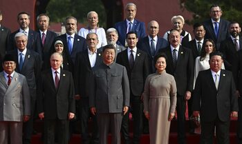 Adrian Năstase și Viorica Dăncilă au participat la Parada de Ziua VICTORIEI de la Beijing: 80 de ani de la finalul (…)