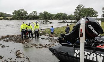Inundaţii devastatoare în Texas: Cel puţin 24 de persoane au murit iar 20 de fete sunt date dispărute