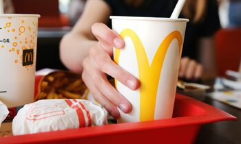 Locuitorii unui sat francez fac scut împotriva McDonald’s
