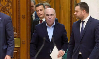 Bolojan dă afară 40% din angajaţii Guvernului prin concursuri. 
