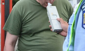 Bărbat arestat după o serie de infracțiuni: a condus cu o alcoolemie uriașă, deși avea permisul suspendat, și a (…)