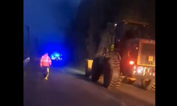 Accident pe Valea Oltului. Un camion a pierdut încărcătura cu semințe de floarea-soarelui pe șosea