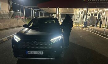 Clona unei mașini furate în Slovacia, oprită la intrarea în România, în județul Iași