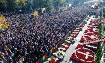 Sărbătoarea Sfintei Cuvioase Parascheva la Iași: 32.000 de credincioși au luat parte la Sfânta Liturghie, iar peste (…)