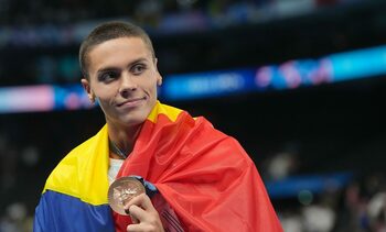 Toți îl vânează pe David Popovici în Singapore. Un sud-coreean atacă aurul mondial la 200 de metri, dar nu e atât de (…)