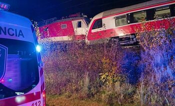 (VIDEO) Două trenuri s-au ciocnit lângă Bratislava. Premierul slovac Robert Fico a activat serviciile de salvare