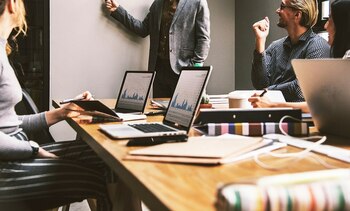 Transparența salariilor, obligatorie și în România. Modele din alte țări