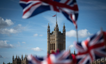 Proteste anti-azil la Londra: mai mulți bărbați mascați au încercat să intre cu forța într-un hotel