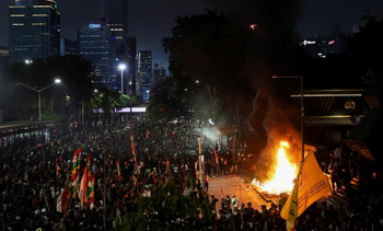 Manifestație sângeroasă în Indonezia: cel puţin trei persoane au murit în incendiul unei clădiri guvernamentale din (…)