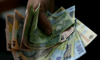 Cristian Socol: Blocarea creșterii salariului minim înseamnă intrarea în sărăcie a 838.429 lucrători români. Nicio (…)