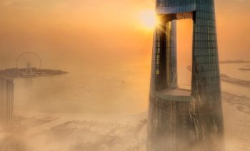 Cel mai înalt hotel din lume s-a deschis la Dubai și are „din greșeală” 377 de metri și 1.004 camere pe 82 de etaje. (…)